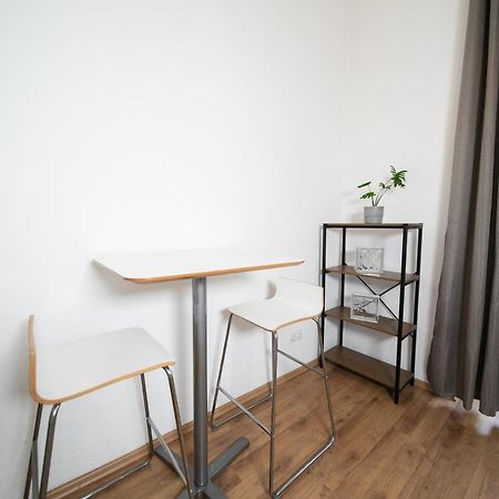White 60 Qm Apartment - Zentral - Balkon - Messe Düsseldorf Dış mekan fotoğraf